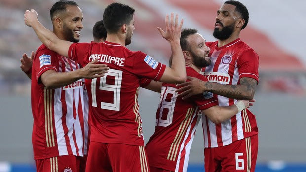 Equipe: “Βαλμπουενά και Εμβιλά έλαμψαν με τον Ολυμπιακό στη νίκη επί της Αϊντχόφεν”