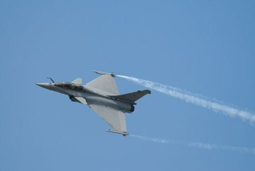 Μαχητικά Rafale σε χαμηλή πτήση έκοψαν το ρεύμα σε χωριό