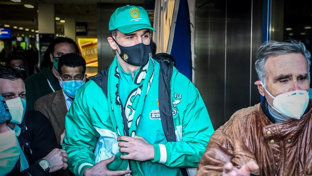 Χεζόνια: Άρχισε τις τρίποντες βόμβες στο ΟΑΚΑ