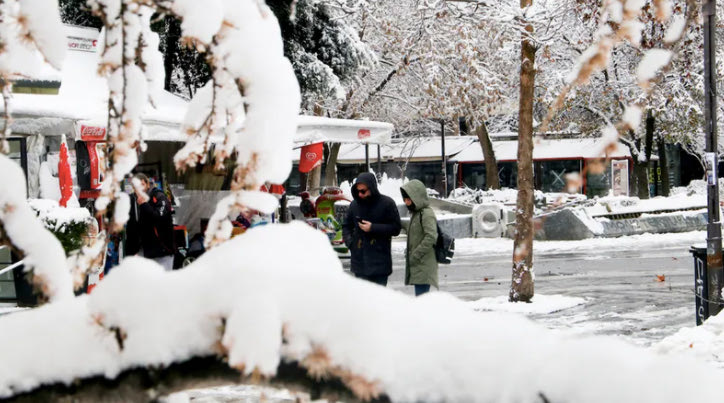 Λευκή Κυριακή – Εικόνες από τα χιόνια που έφερε η Μήδεια στη μισή χώρα