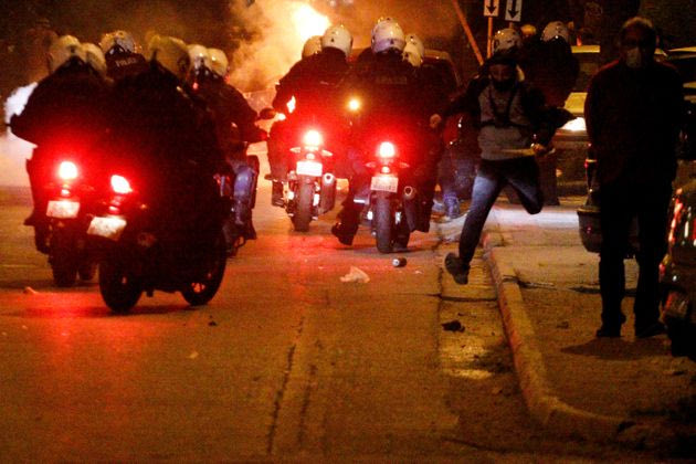 Πώς έφτασε η αστυνομία στα ίχνη του δράστη της Νέας Σμύρνης. Η πληροφορία «κλειδί» από άτομο που «ήξερε» – Πώς αντέδρασε τη στιγμή της σύλληψής του