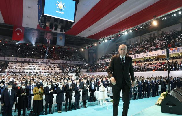 Πρόεδρος και κομματάρχης: Ο Ερντογάν επανεξελέγη αρχηγός του ΑΚΡ και ανακοίνωσε τα νέα μεγαλόπνοα σχέδιά του