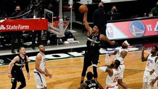 Με “διπλό” Γιάννη Αντετοκούνμπο το Top-10 της ημέρας στο NBA