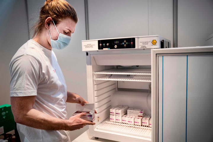 Τι συμβαίνει με το εμβόλιο της AstraZeneca – Και η Δανία αναστέλλει τη χρήση του