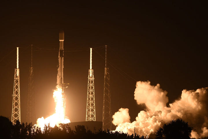 Πώς οι δορυφόροι της SpaceX θα μπορούσαν να κάνουν την γη ορατή σε εξωγήινους