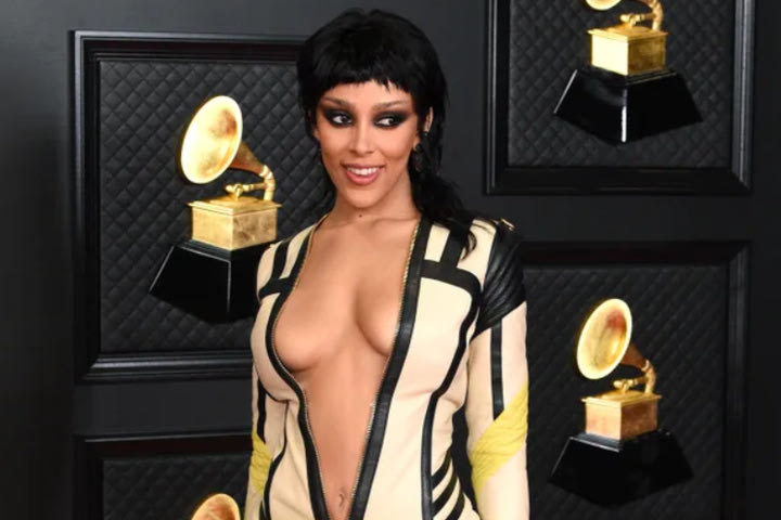 Βραβεία Grammy: Τι φόρεσαν οι διασημότητες στο κόκκινο χαλί
