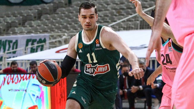 Ο Χεζόνια απορεί πώς ο κόσμος πίνει τον φρέντο καπουτσίνο
