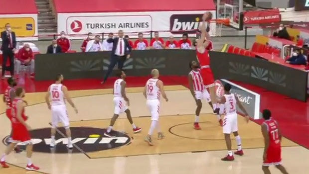 Ολυμπιακός – Ερυθρός Αστέρας: Spin move και κάρφωμα του Κουφού