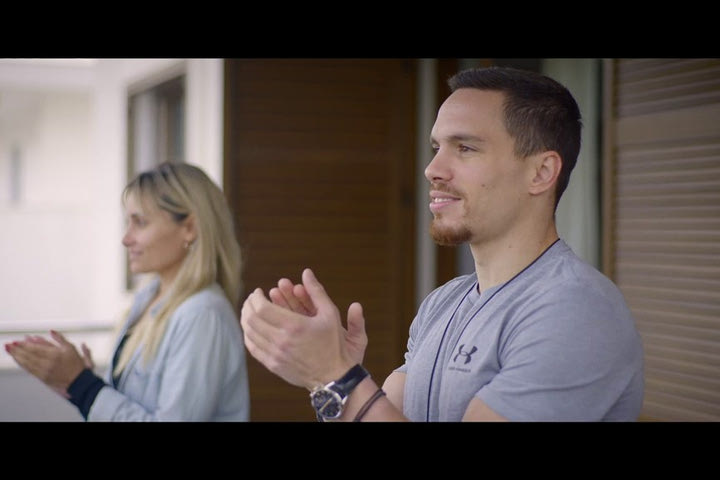 Το συγκινητικό spot της Stoiximan για τον μεγάλο αγώνα που θα νικήσουμε σαν #ΜiaOmada!