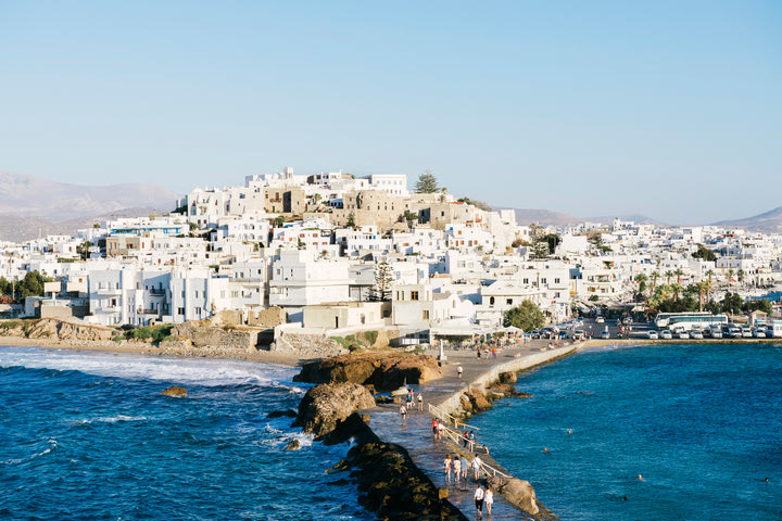 Η Evening Standard προτείνει 20 ελληνικά νησιά να επισκεφθούμε αυτό το καλοκαίρι