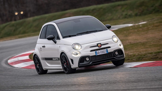 “Τσιμπάει” το Abarth 595 Esseesse των 180 ίππων