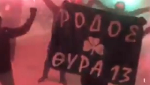 Παναθηναϊκός: Αποθεωτική υποδοχή με συνθήματα και καπνογόνα στη Ρόδο