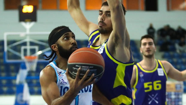 Από τον Ιωνικό BC στην Ζιέλονα Γκόρα ο Άνταμ Σμιθ ως αντί-Παππάς