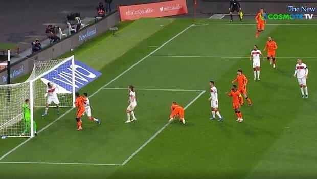 Τουρκία – Ολλανδία: Μαντάρα χωρίς το goal line technology
