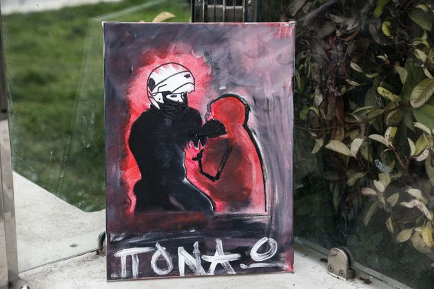 Γιατί με βαράτε; Πονάω