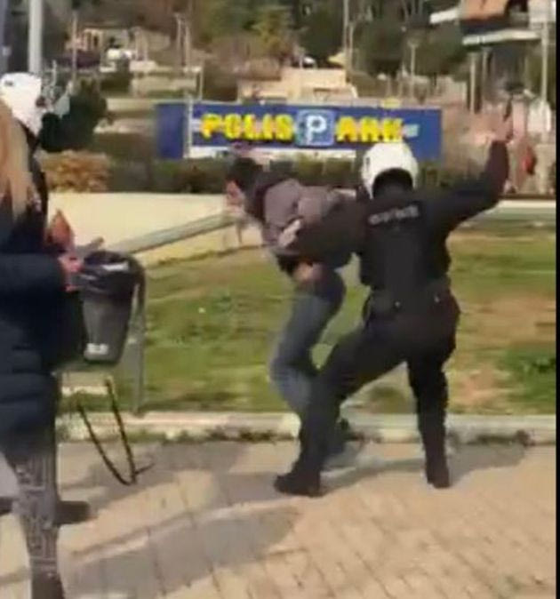 Είμαι γιος αστυνομικού. Όχι άλλη βία