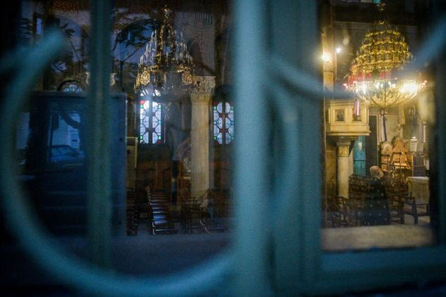 Χαλάρωση των μέτρων: Τρία «θολά» σημεία που χρειάζονται διευκρινίσεις