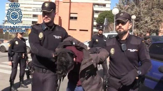Ισπανία: Φρίκη με άνδρα που σκότωσε και έφαγε τη μητέρα του. Εδωσε και στον σκύλο του μερικά από τα ανθρώπινα υπολείμματα