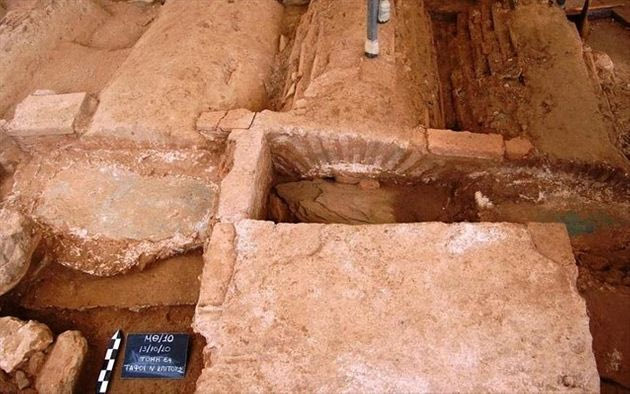 Ένας Γότθος πολεμιστής με τον οπλισμό του θαμμένος στο κέντρο της πόλης