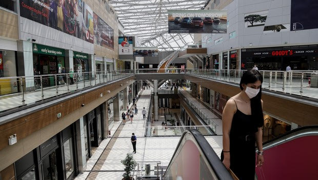 Κορονοϊός: Πώς θα ανοίξουν malls, εκπτωτικά χωριά, κέντρα αισθητικής