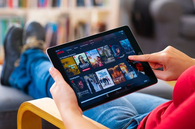 Netflix: Η βουτιά στο χρηματιστήριο και οι κρυμμένοι άσοι στο μανίκι