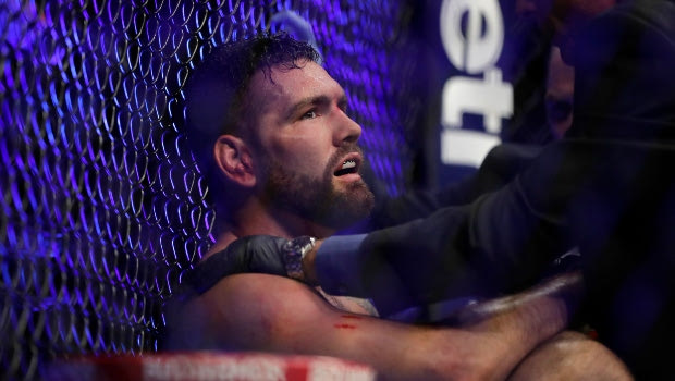 Έσπασε το πόδι του ο Chris Weidman στην πρώτη του κλωτσιά κόντρα στον Uriah Hall