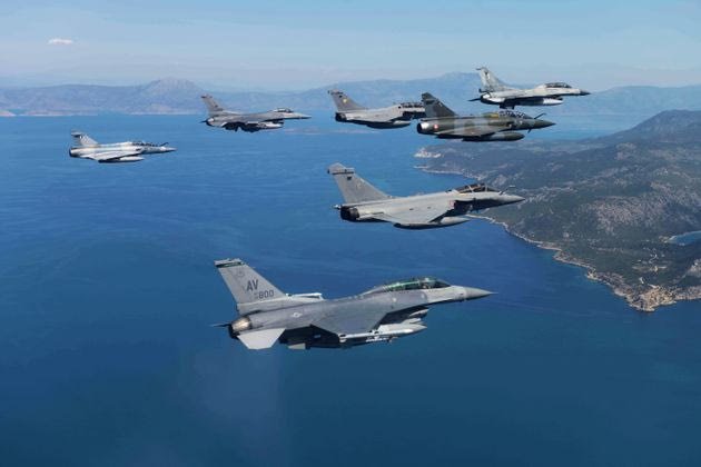 «Top Gun» Ελλάδας: Όταν συναντήθηκαν οι ιπτάμενες πολεμικές μηχανές και τα όπλα της «αρετής»