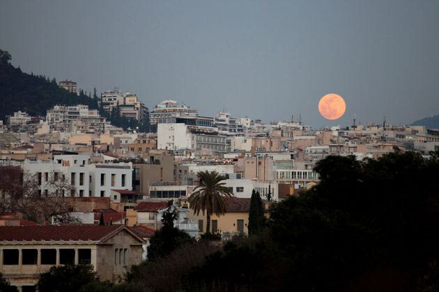 Η πρώτη υπερ-πανσέληνος του 2021 – Πότε έρχεται και γιατί την αποκαλούν ροζ (ενώ δεν είναι)