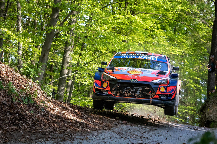 WRC: Ανανέωσαν με τη Hyundai οι Νεβίλ και Τάνακ