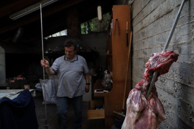 Πάσχα: Ποια μέτρα ισχύουν για το τραπέζι και τις μετακινήσεις