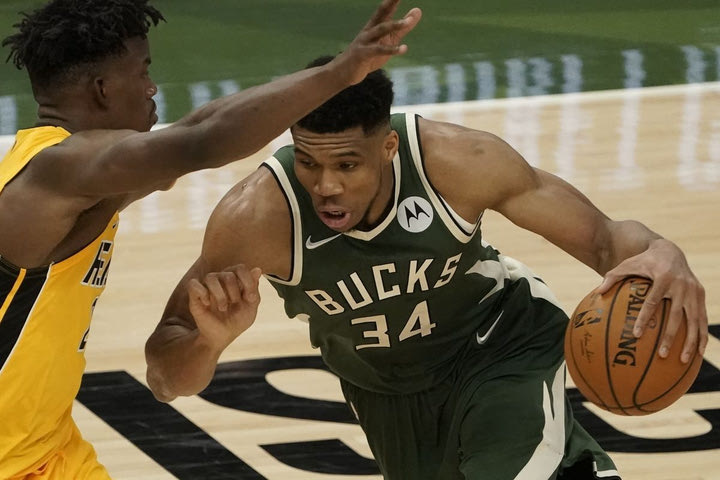Τα καλύτερα του Γιάννη Αντετοκούνμπο στο Game 1 των Μπακς με τους Χιτ