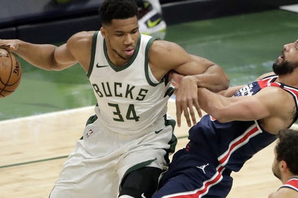 Μπακς – Γουίζαρντς 135-134: Τα φάουλ φρέναραν τον Αντετοκούνμπο, τα τρίποντα του Κόνατον έκριναν το ματς