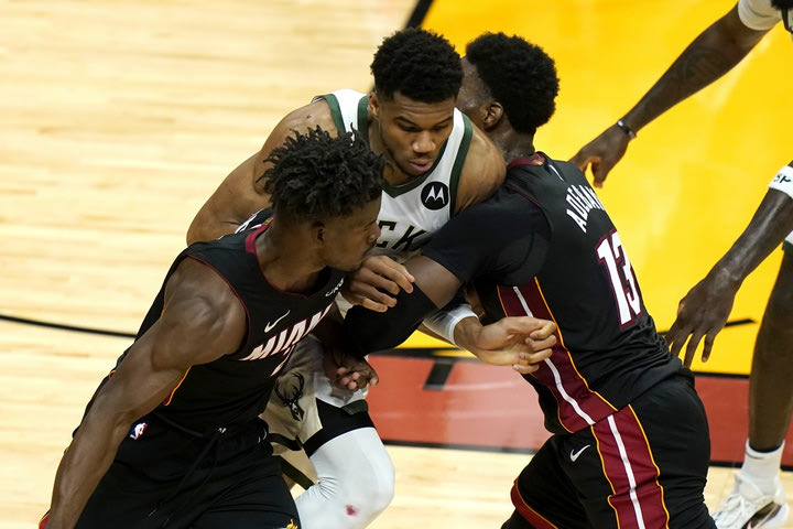 Το ιστορικό triple-double του Γιάννη Αντετοκούνμπο στο Μαϊάμι