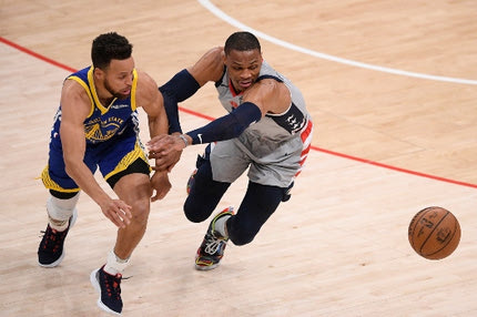 Κάρι και Γουέστμπρουκ οι παίκτες του μήνα στο NBA