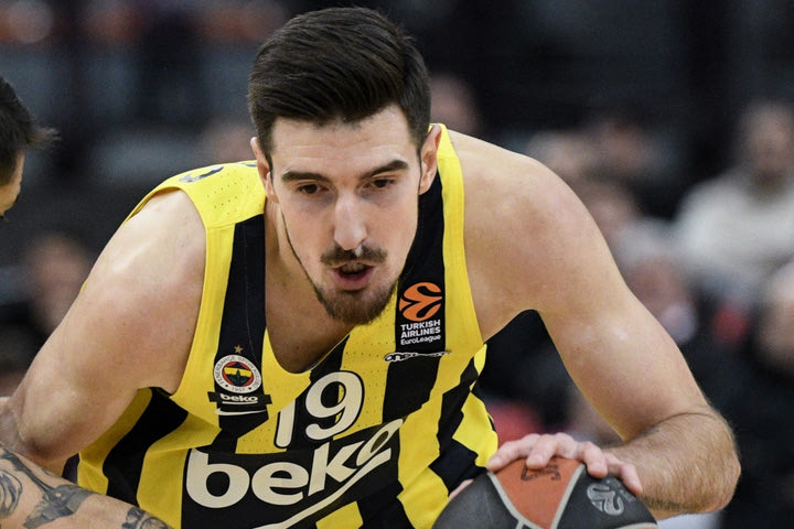 Φενέρμπαχτσε – Καρσίγιακα 83-79: 1-0 στα ημιτελικά δια χειρός Ντε Κολό