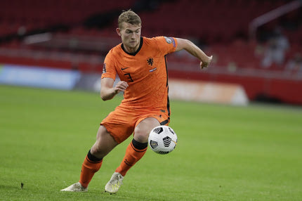 Ο Ντε Λιχτ έκανε διευκρινιστική δήλωση για το εμβόλιο κατά του κορονοϊού