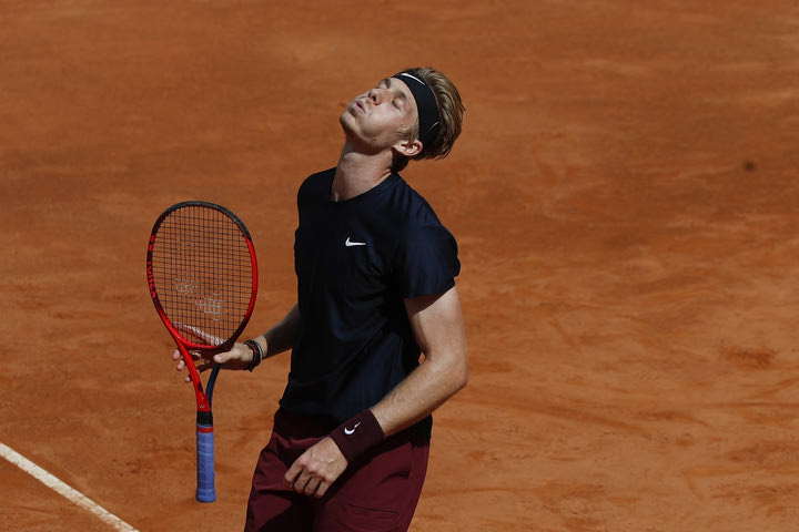 Barcelona Open: Πέρασε ο Σαποβάλοβ και περιμένει τον νικητή του Τσιτσιπάς – Κασίν