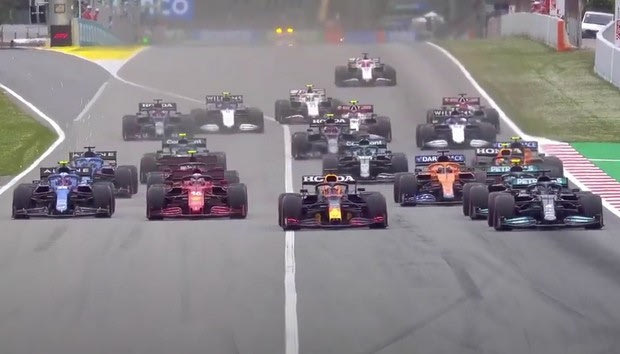 Formula 1 GP Ισπανίας: Επιθετικό προσπέρασμα του Φερστάπεν στον Χάμιλτον στην 1η στροφή
