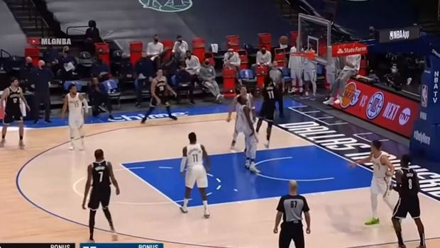Ο Ίρβινγκ έκανε airball σε ελεύθερο λέι-απ λίγο πριν το τέλος του αγώνα με τους Νετς