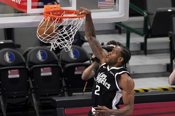 Οι Κλίπερς διέλυσαν με 106-81 τους Μάβερικς στο Game 4 στο Ντάλας