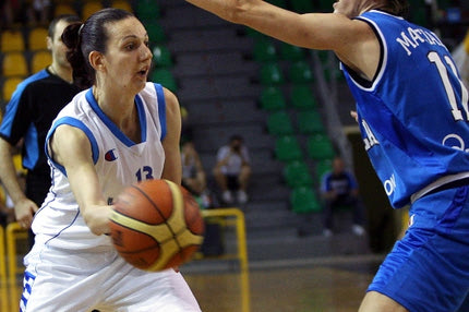 Η Κοσμά ανακοίνωσε την απόσυρσή της από τα παρκέ