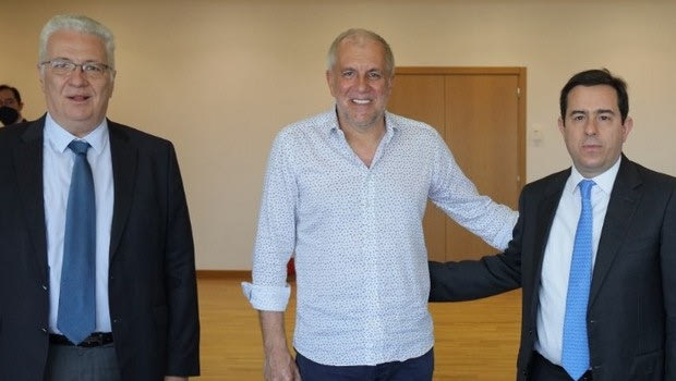 Ο Ζέλιμιρ Ομπράντοβιτς συναντήθηκε με τον Νότη Μηταράκη και πήρε τη Golden Visa
