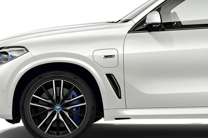 Το πρώτο βιώσιμο ελαστικό της Pirelli στη BMW X5 Plug-in Hybrid