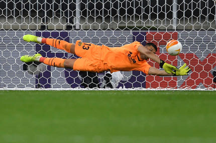 Βιγιαρεάλ – Μάντσεστερ Γιουνάιτεντ: Ο Ντε Χέα δεν νίκησε τον Ρούλι στο τελευταίο πέναλτι