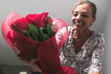 Γιορτή της μητέρας, χαρίστε τους χαμόγελα με ένα λουλούδι