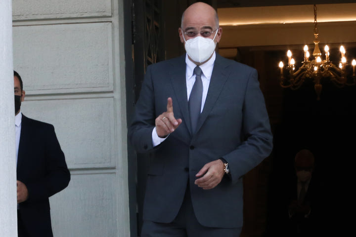 Τρεις προειδοποιητικές βολές Δένδια προς τους Γερμανούς
