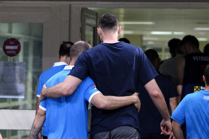 Τουρνουά Ακρόπολις: Η αγκαλιά Σπανούλη – Μιλουτίνοβ, η έκπληξη του Καλάθη στον Kill-Bill και το χαμόγελο του Σχορτσανίτη