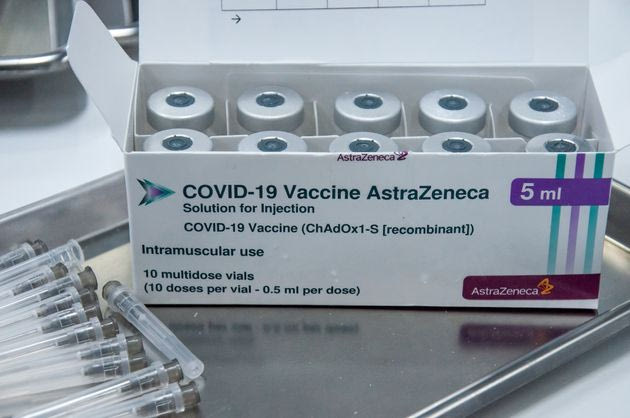 Το εμβόλιο της AstraZeneca σχετίζεται με κίνδυνο για αυτοάνοση αιμορραγία – Τι είναι, ποιες οι πιθανότητες εμφάνισης και πόσες μέρες μετά τον εμβολιασμό