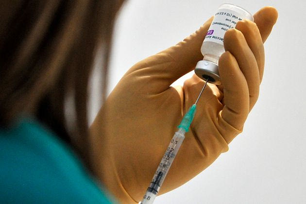 Εμβόλιο AstraZeneca: Προειδοποίηση EMA για μια ακόμη παρενέργεια στο αίμα