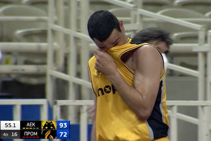 Ζήσης: Η συγκίνηση και οι δηλώσεις που έδειχναν το φινάλε στο τελευταίο του ματς